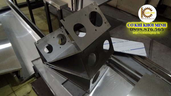 cắt laser trên inox