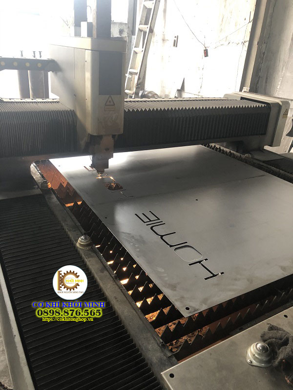 cắt laser thép tấm