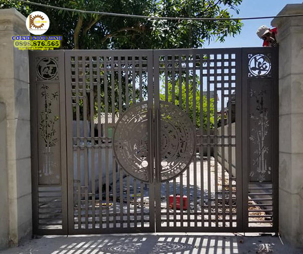 cửa cổng sắt cnc 4 cánh