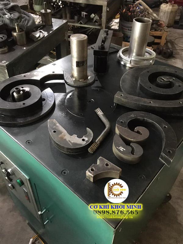 Công ty gia công cơ khí TPHCM Công ty TNHH cơ khí Khởi Minh là đơn vị chuyên sản xuất và gia công cơ khí. Với sự phát triển của ngành kinh tế dẫn đến thị trường luôn luôn sôi động và nhu cầu tăng cao. Khởi Minh đả gia tăng quy mô nhà xưởng, máy móc và đội ngũ nhân viên để đáp ứng những yêu cầu đó. Hệ thống thiết bị, máy móc được chúng tôi nâng cấp thường xuyên để nâng cao hiệu quả sản xuất trong các công đoạn: cắt CNC, tiện CNC, ép thủy lực, cắt kính. Cơ cấu vận hành và quản lý chặt chẽ kết hợp với đội ngũ nhân viên lành nghề sẽ mang lại những sản phẩm có chất lượng, có độ chính xác cho quý khách. Kinh nghiệm nhiều năm trong ngành gia công cơ khí TPHCM nên khi đến với Khởi Minh. Quý khách sẽ được tư vấn, hỗ trợ nhiệt tình để tìm ra phương pháp tối ưu nhằm hoàn thành sản phẩm tốt như mong đợi. Chúng tôi luôn có sự ổn định và uy tín trên thương trường, một thương hiệu lớn mà quý khách không thể bỏ qua khi có mong muốn gia công cơ khí theo yêu cầu.